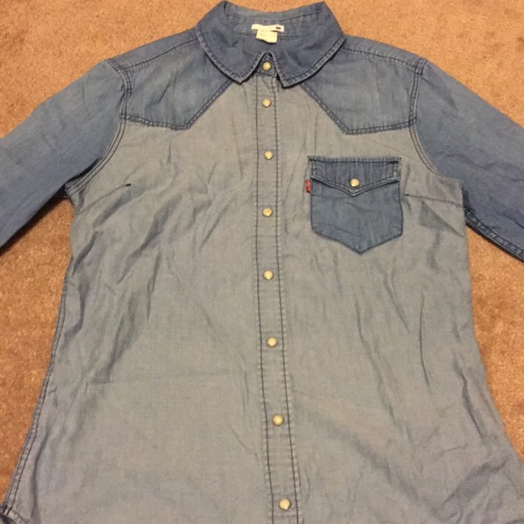 Levi’s Chambray Blue Button Down Shirt Size M - Picture 1 of 7